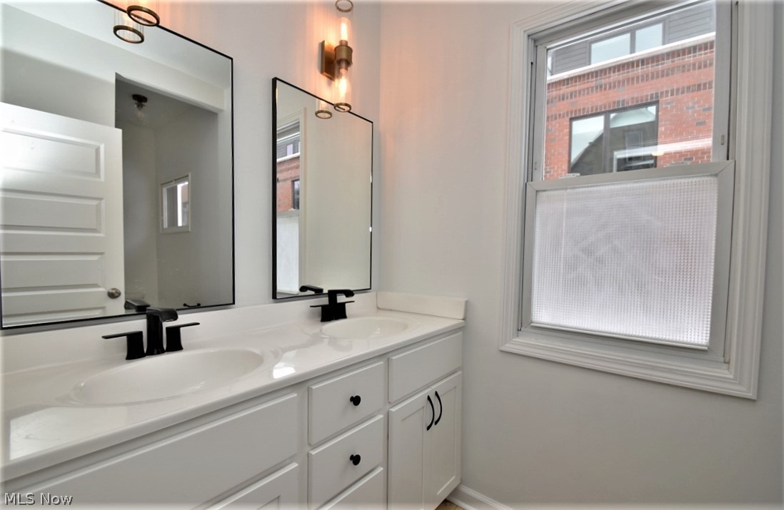2160 Murray Hill Road Cleveland, OH 44106 - Photo 6 of 16 Bathroom first floor unit