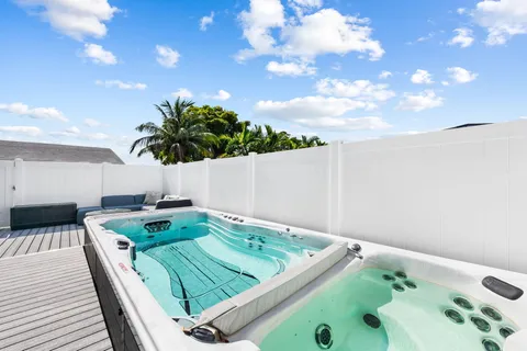 $679,999 | 160 Northeast 35th Street, Oakland Park, FL 33334