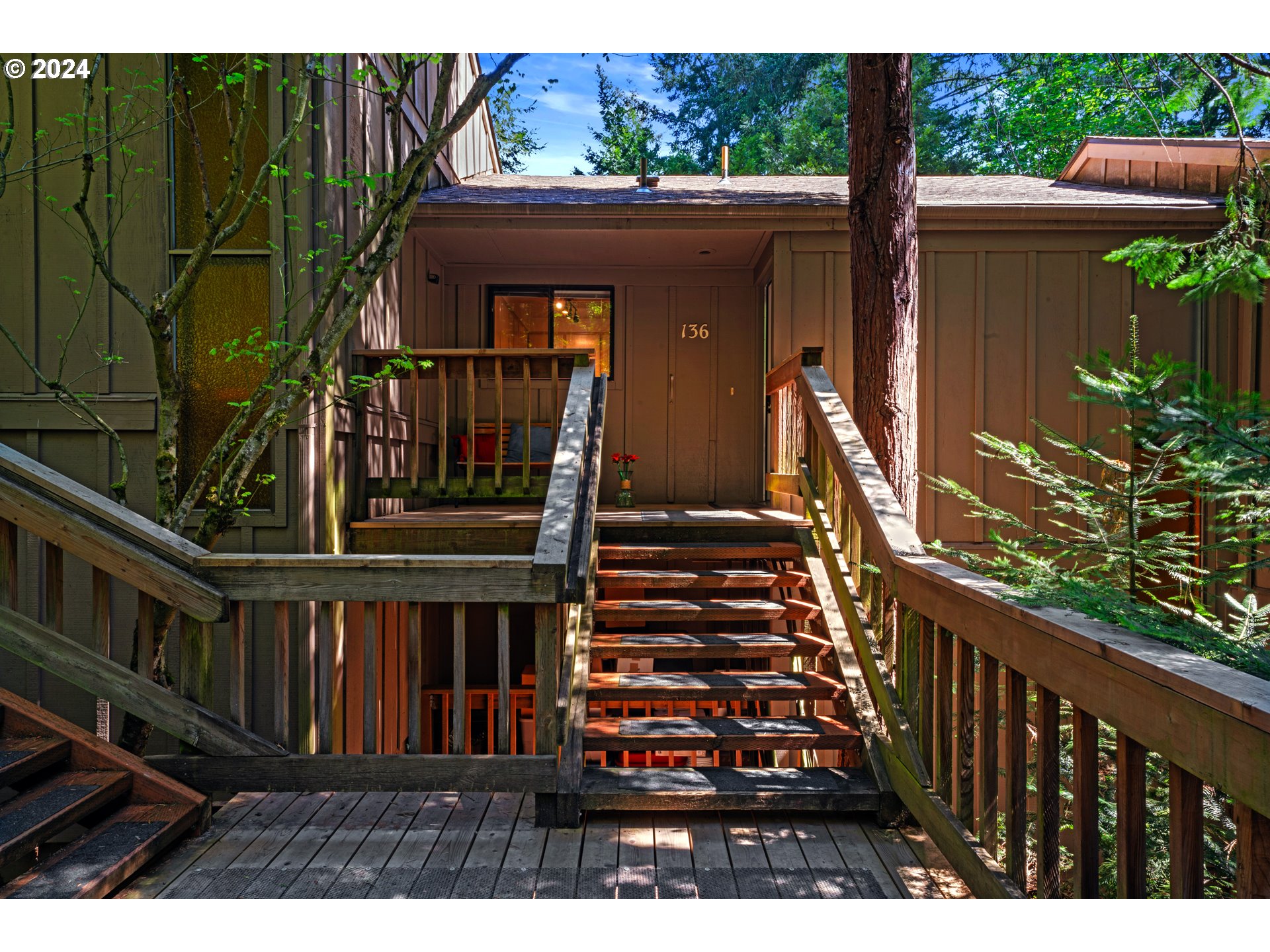 136 Treehill Loop Eugene, OR 97405 - Photo 1 of 33 Gallery Image 1