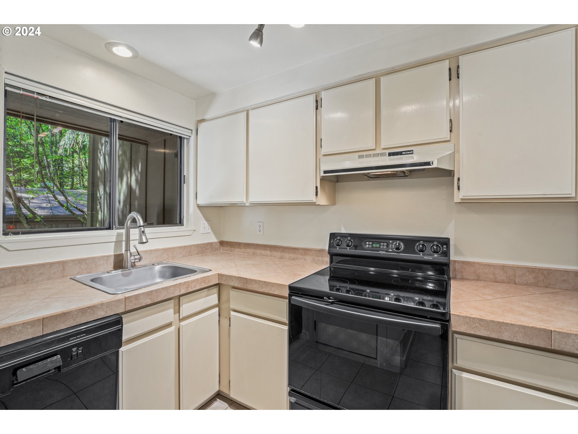 136 Treehill Loop Eugene, OR 97405 - Photo 12 of 33 Gallery Image 12