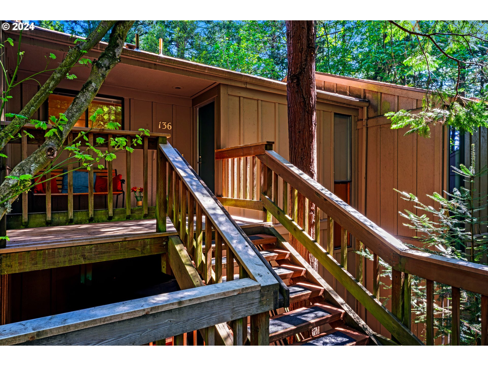 136 Treehill Loop Eugene, OR 97405 - Photo 2 of 33 Gallery Image 2
