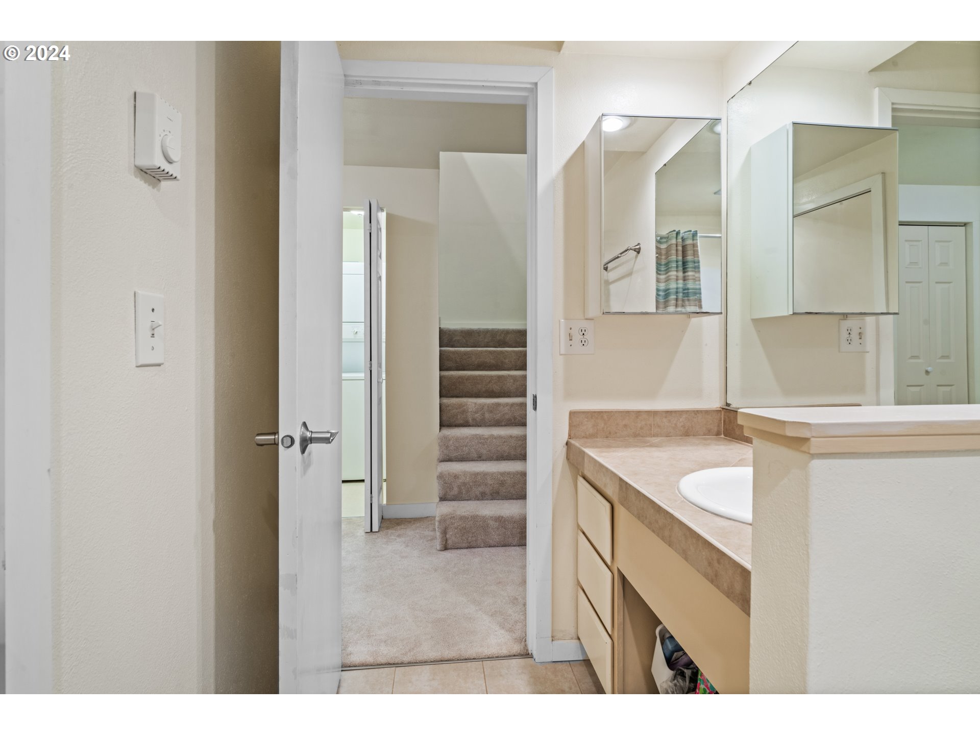 136 Treehill Loop Eugene, OR 97405 - Photo 21 of 33 Bathroom