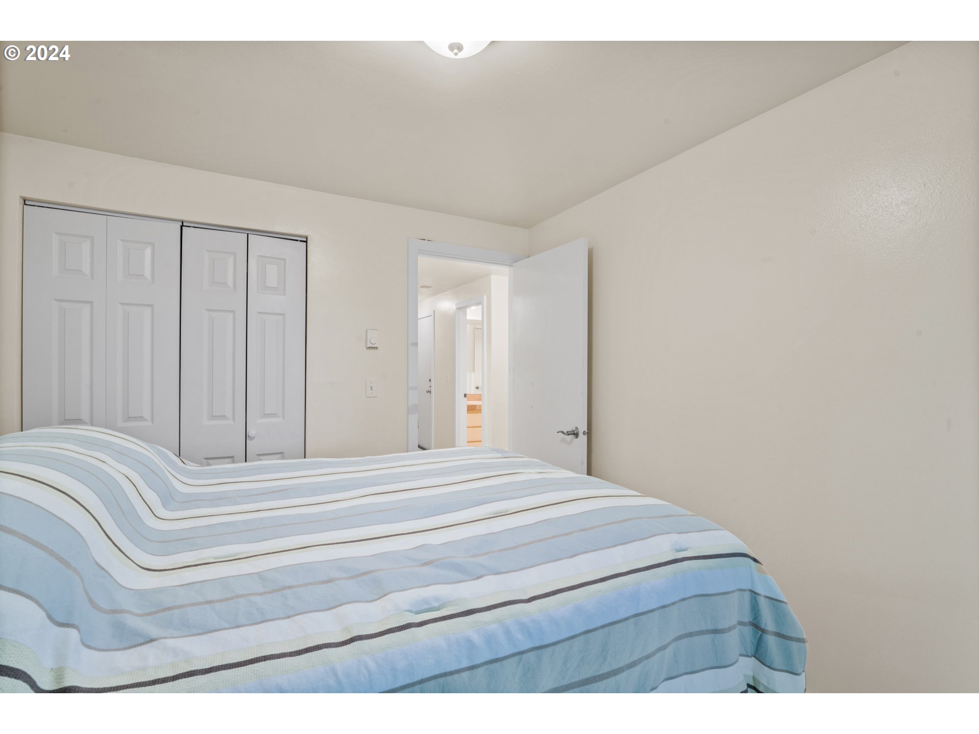 136 Treehill Loop Eugene, OR 97405 - Photo 22 of 33 Bedroom