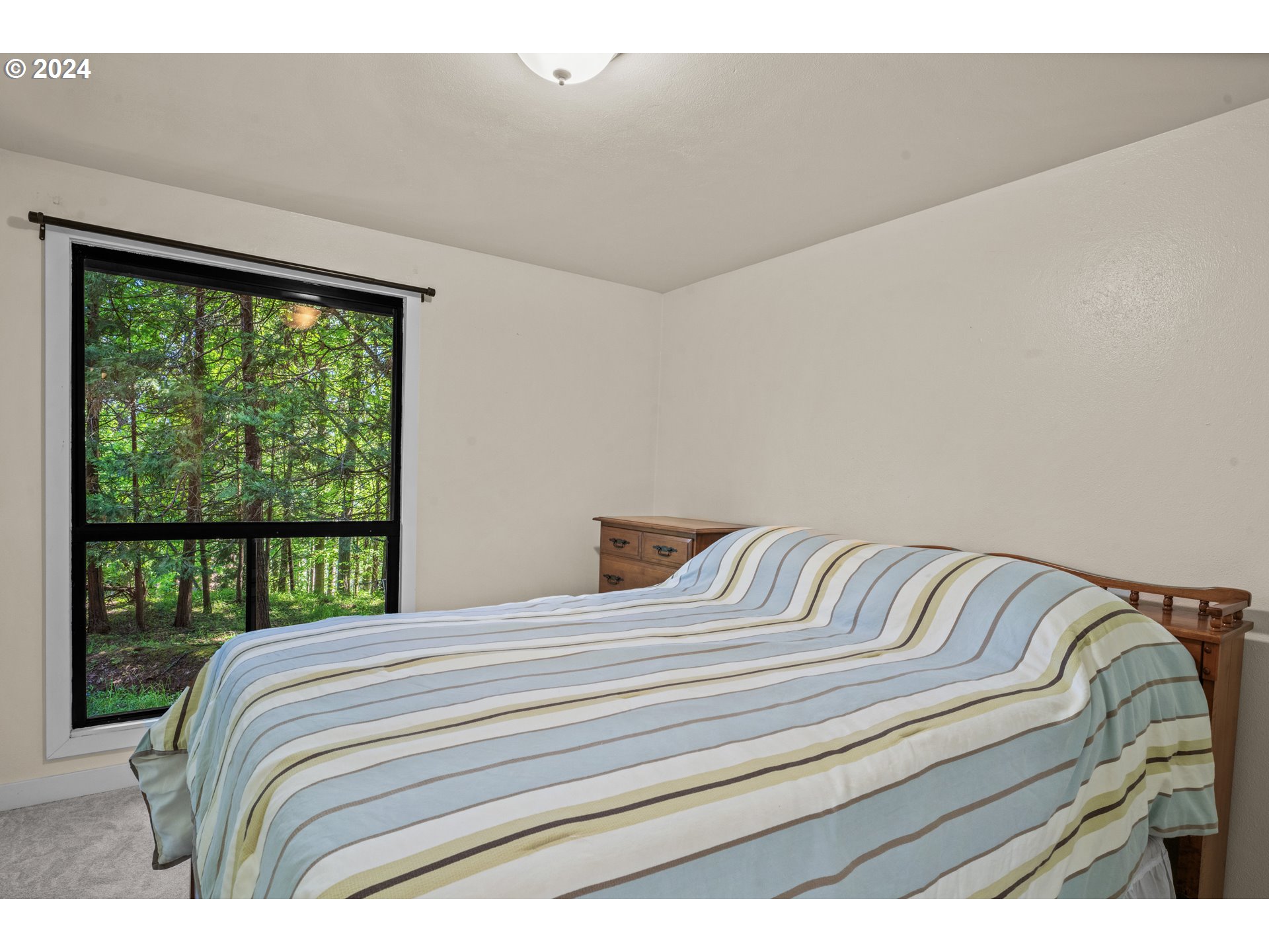136 Treehill Loop Eugene, OR 97405 - Photo 23 of 33 Bedroom
