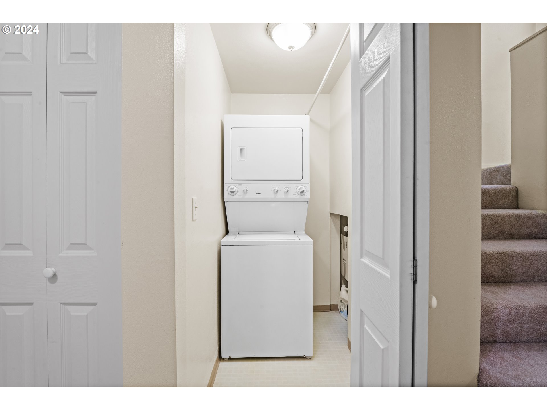 136 Treehill Loop Eugene, OR 97405 - Photo 24 of 33 Laundry