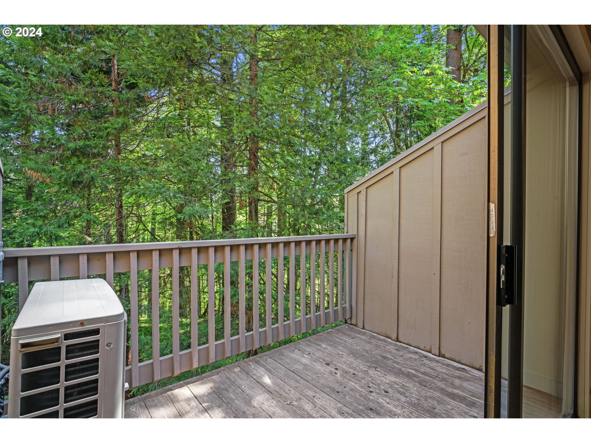 136 Treehill Loop Eugene, OR 97405 - Photo 25 of 33 Deck