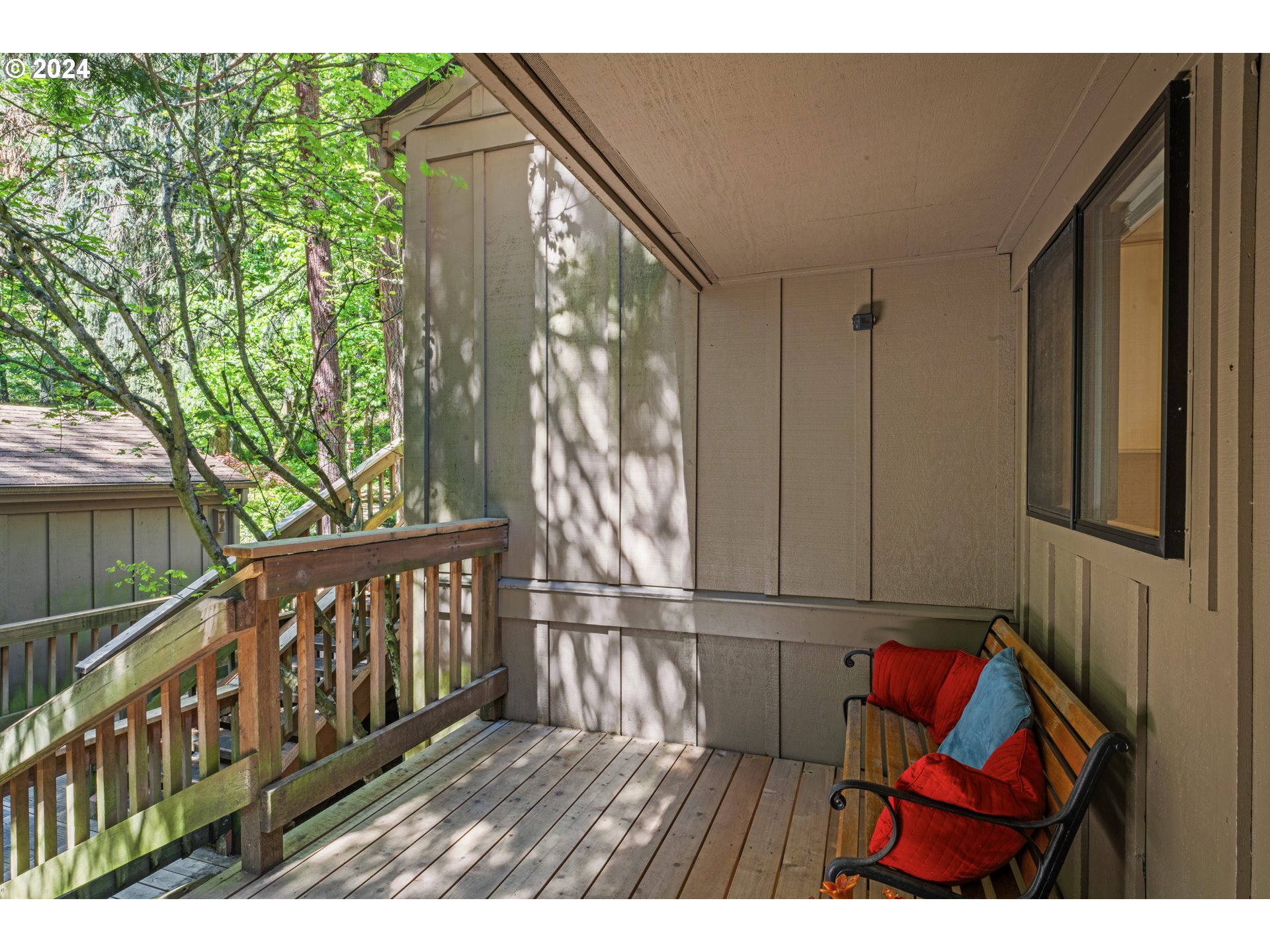 136 Treehill Loop Eugene, OR 97405 - Photo 3 of 33 Porch