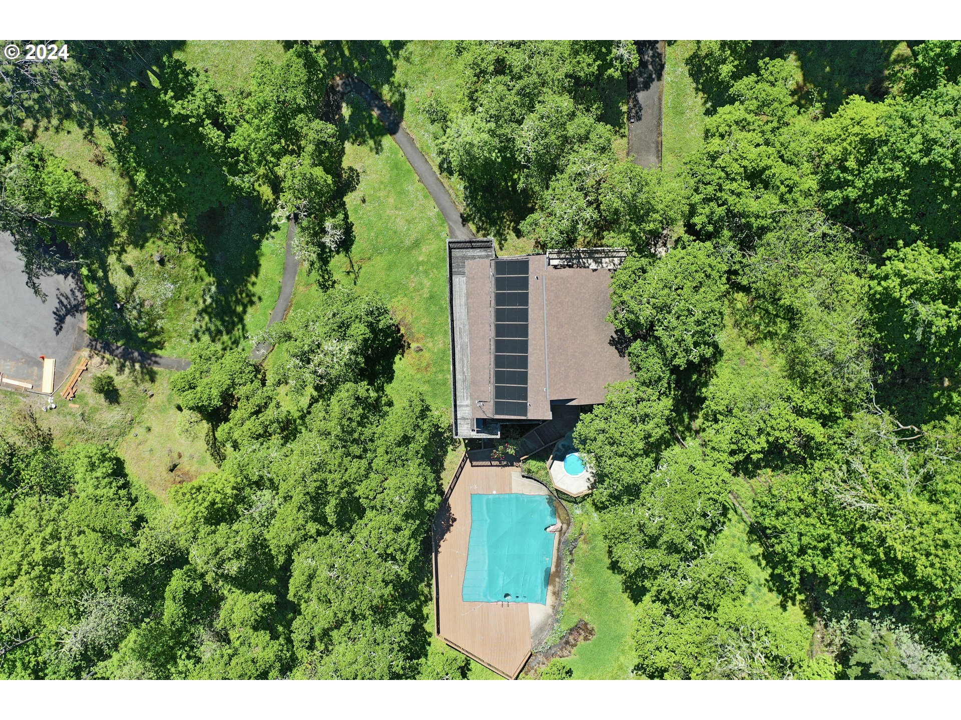 136 Treehill Loop Eugene, OR 97405 - Photo 31 of 33 Community Pool