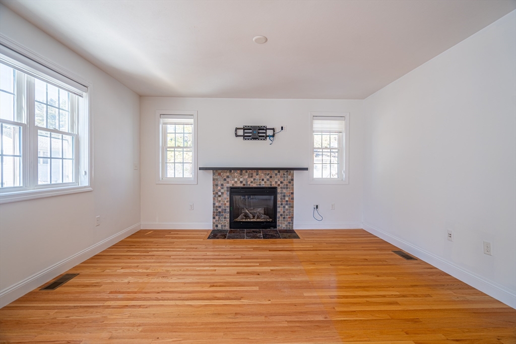 5 Lowther Place Nashua, NH 03062 - Photo 11 of 32
