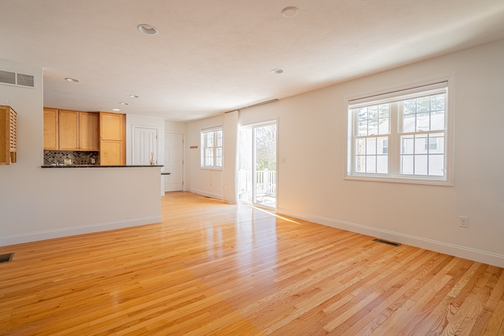 5 Lowther Place Nashua, NH 03062 - Photo 12 of 32