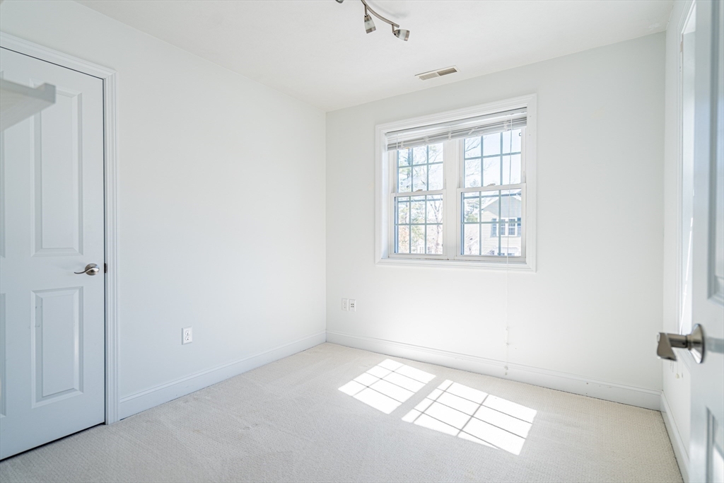 5 Lowther Place Nashua, NH 03062 - Photo 25 of 32