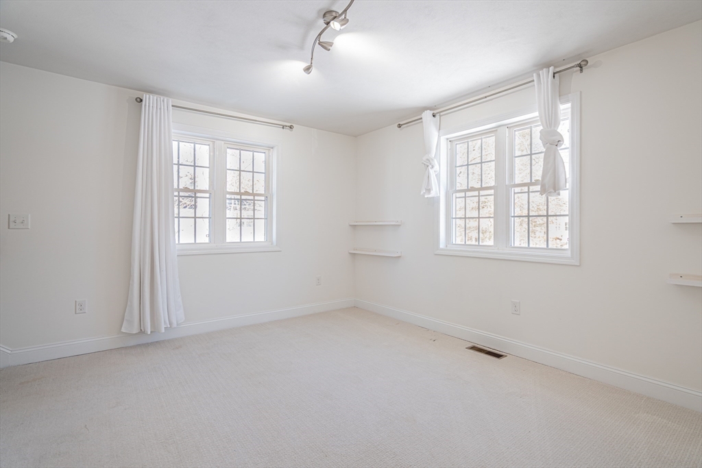 5 Lowther Place Nashua, NH 03062 - Photo 28 of 32
