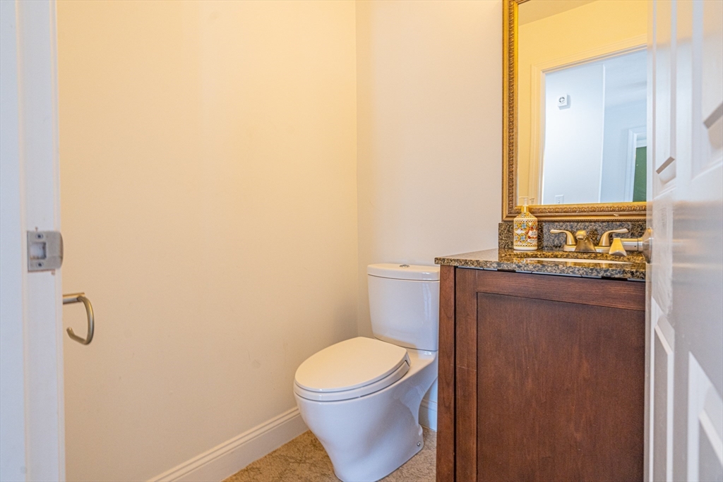 5 Lowther Place Nashua, NH 03062 - Photo 6 of 32