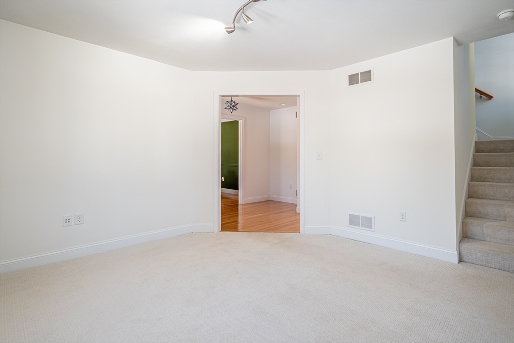 5 Lowther Place Nashua, NH 03062 - Photo 7 of 32