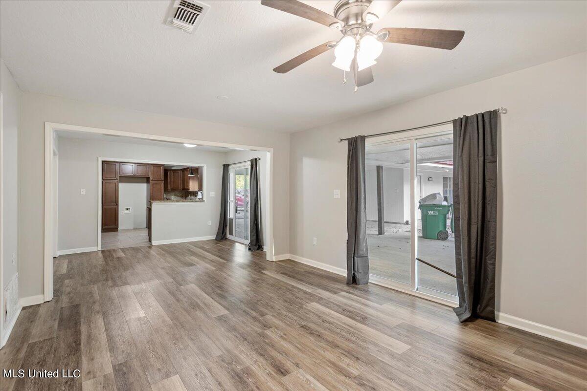 3600 Roberts Road Moss Point, MS 39562 - Photo 12 of 36 17-Living Space