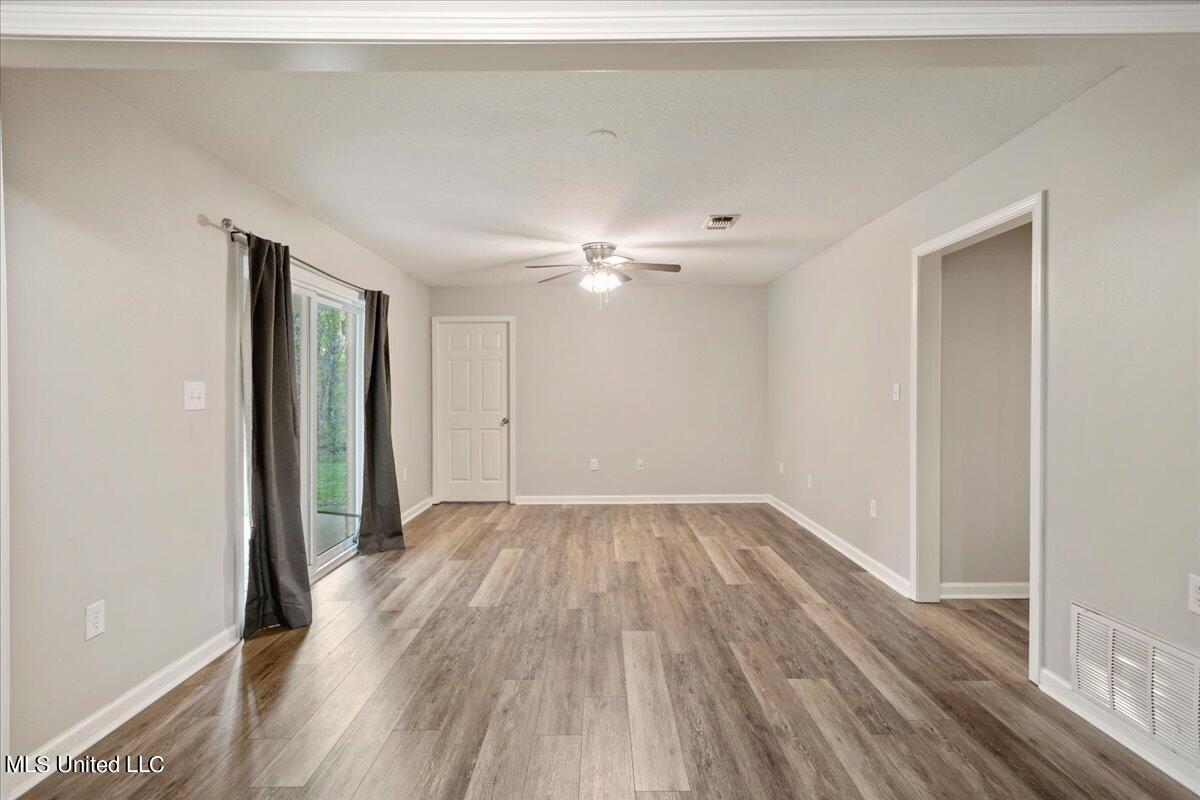 3600 Roberts Road Moss Point, MS 39562 - Photo 13 of 36 16-Living Space