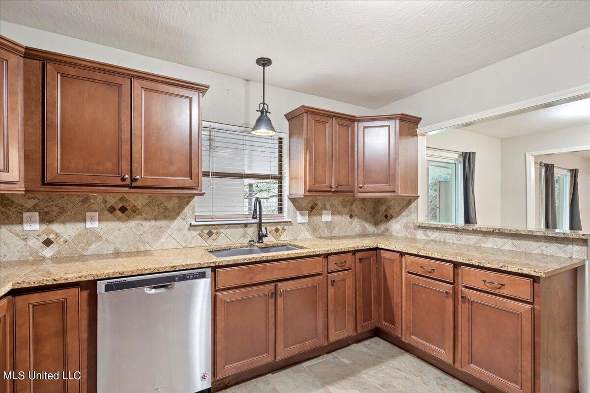 3600 Roberts Road Moss Point, MS 39562 - Photo 16 of 36 14-Kitchen