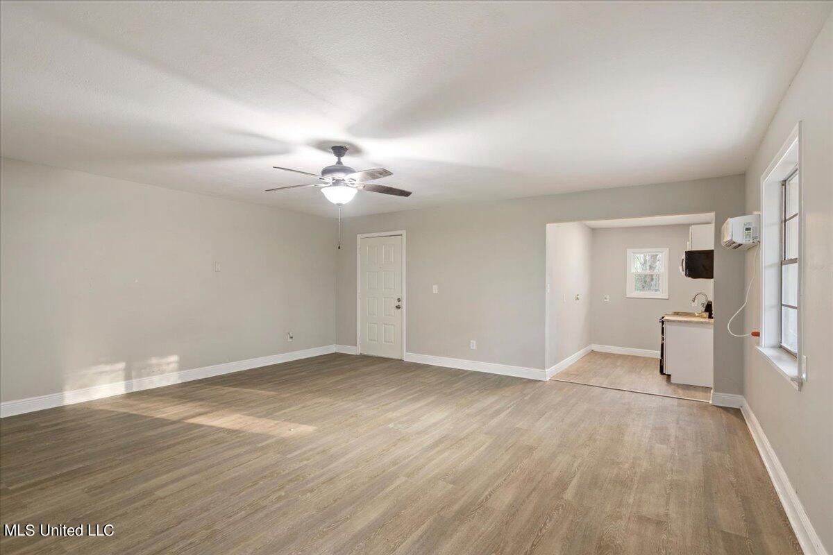 3600 Roberts Road Moss Point, MS 39562 - Photo 27 of 36 04-Mother in Law Living Room
