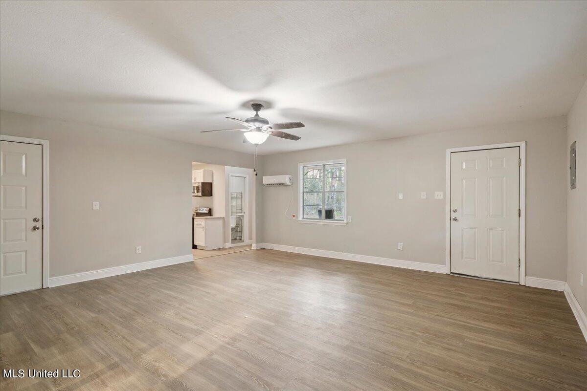3600 Roberts Road Moss Point, MS 39562 - Photo 28 of 36 05-Mother in Law Living Room
