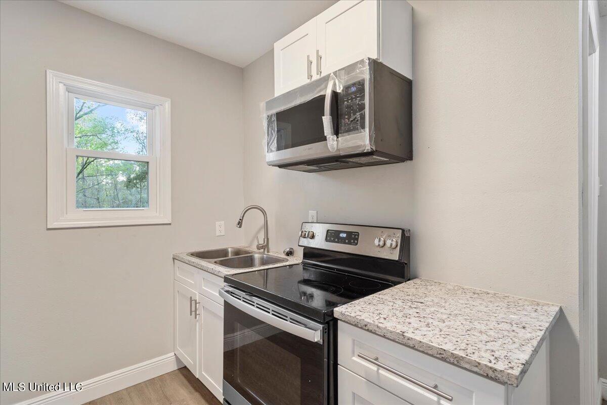 3600 Roberts Road Moss Point, MS 39562 - Photo 30 of 36 07-Mother in Law Kitchen