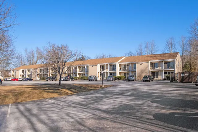 $2,550 | 201 Cocheco Court, Unit 201, Dover, NH 03820