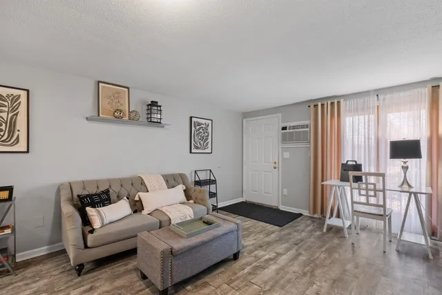 $2,550 | 201 Cocheco Court, Unit 201, Dover, NH 03820