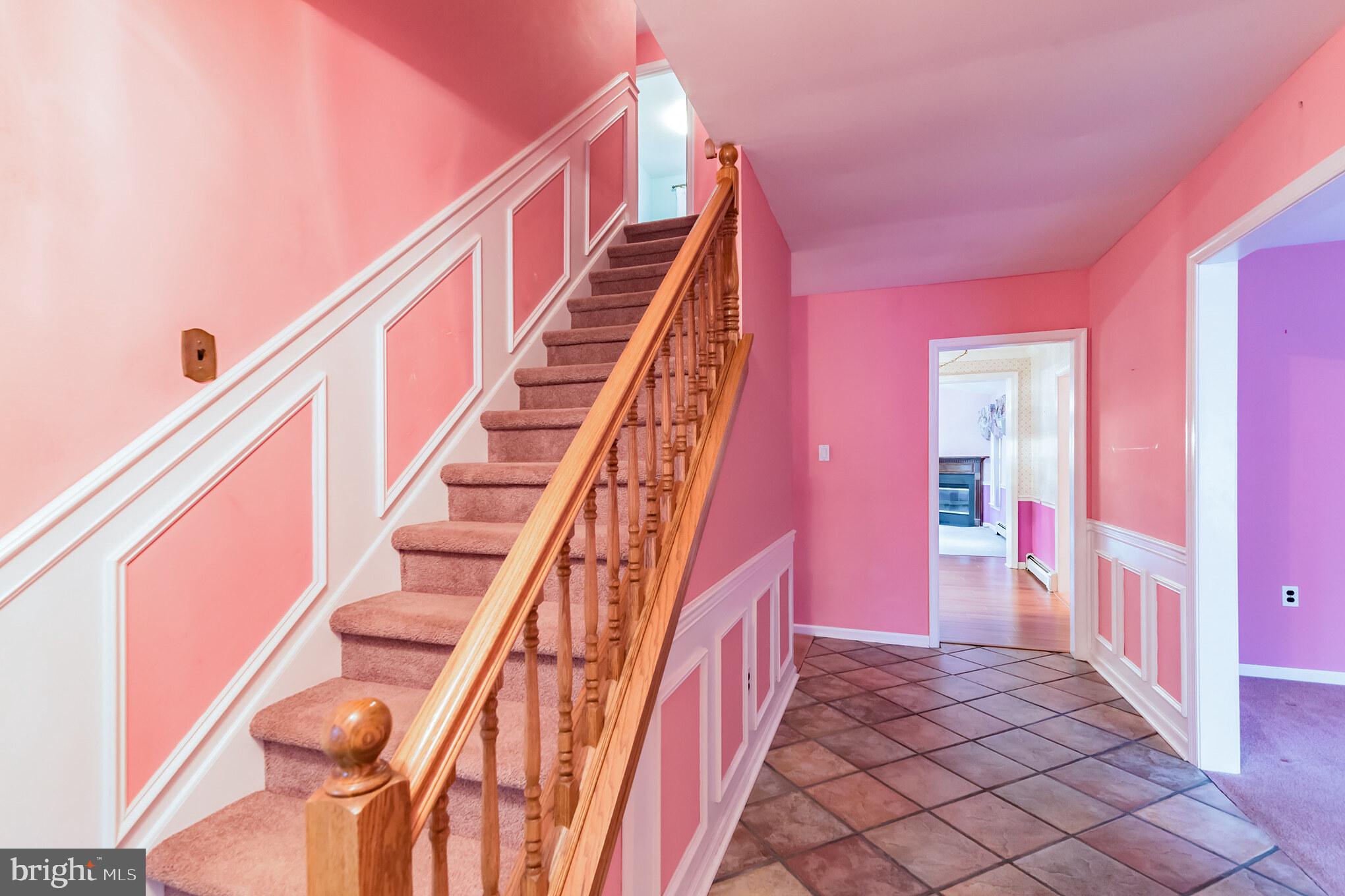 34 Glenview Road Phoenixville, PA 19460 - Photo 2 of 31 Entrance Foyer