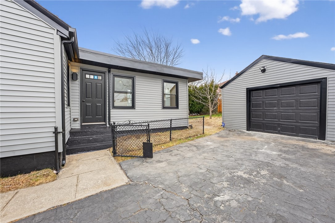 326 Beckwith Street Cranston, RI 02910 - Photo 3 of 29