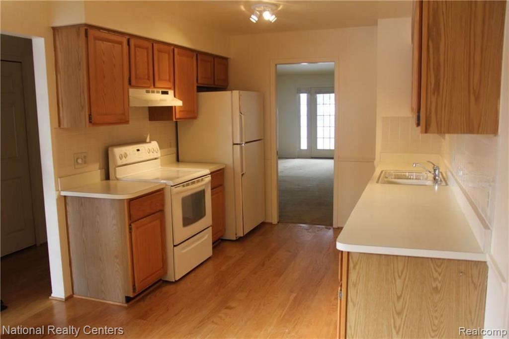 534 Tennyson Rochester Hills, MI 48307 - Photo 12 of 29
