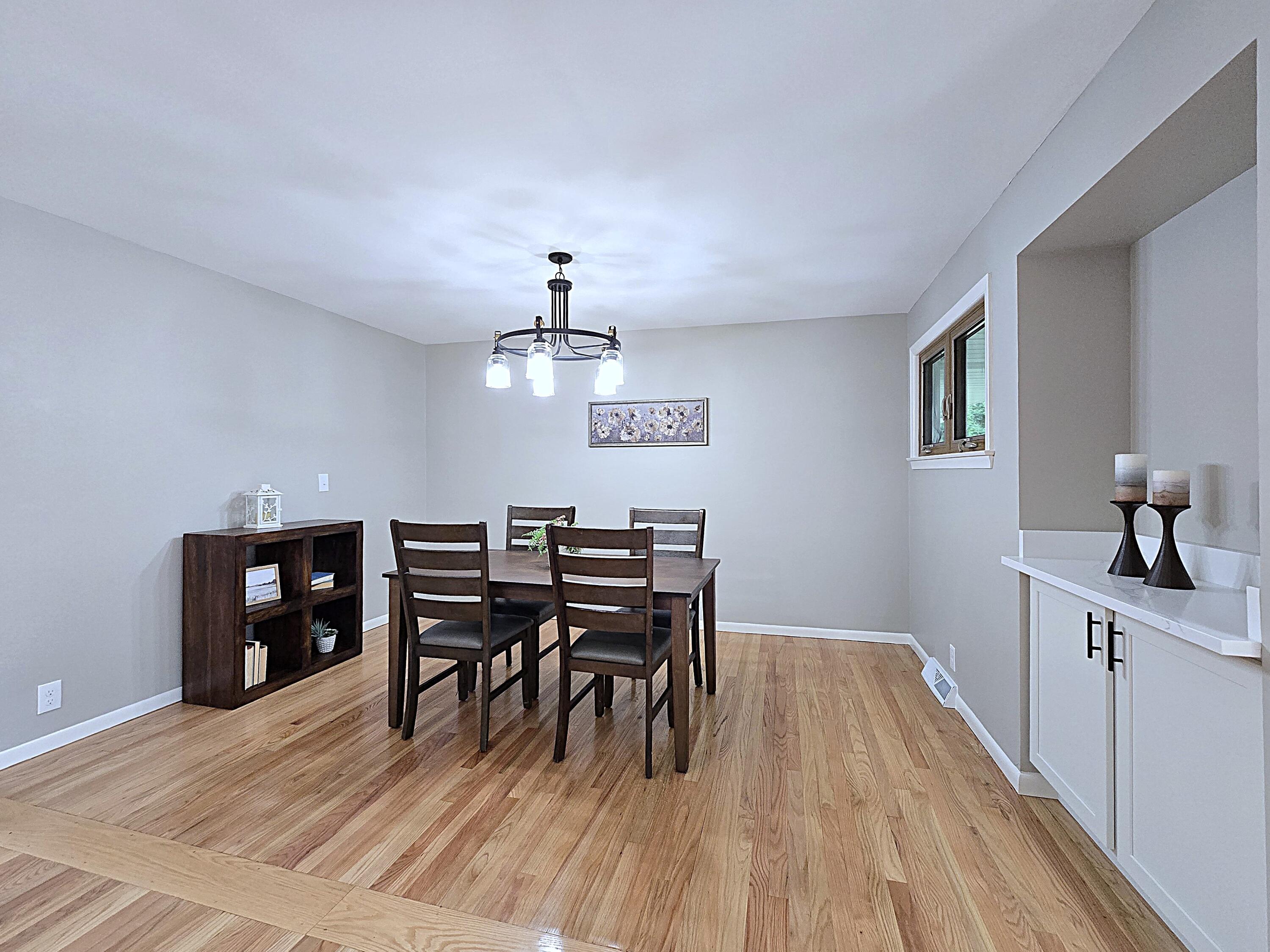 W136N7015 Claas Road Menomonee Falls, WI 53051 - Photo 21 of 54 Dining Room