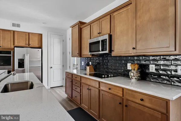 $865,000 | 4991 Longmire Way, Chantilly, VA 20151