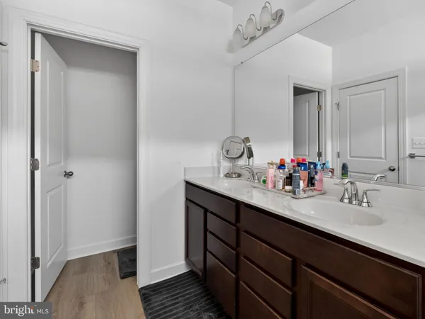 $865,000 | 4991 Longmire Way, Chantilly, VA 20151