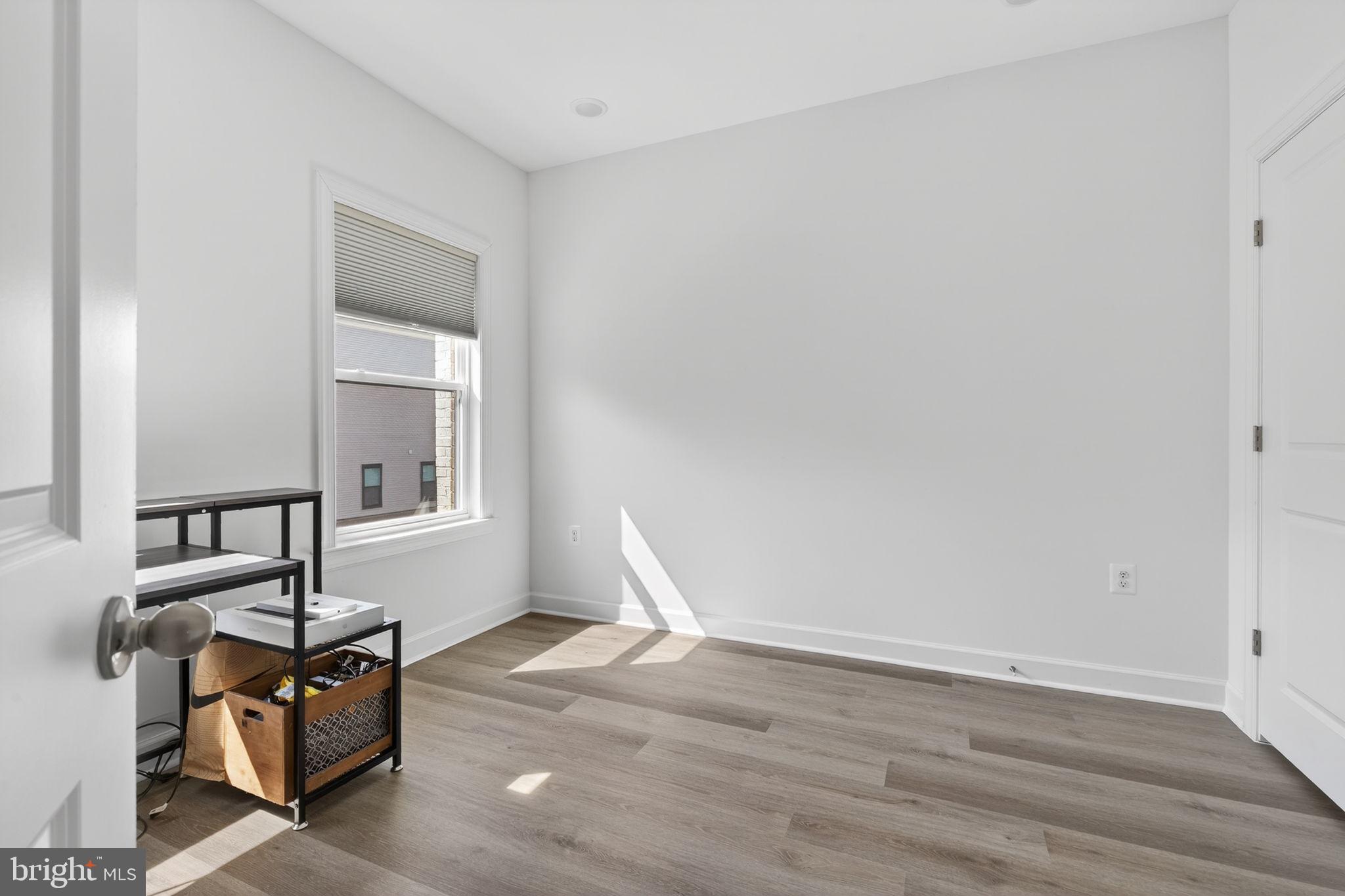 4991 Longmire Way Chantilly, VA 20151 - Photo 29 of 37
