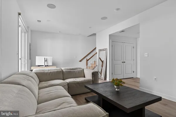 $865,000 | 4991 Longmire Way, Chantilly, VA 20151