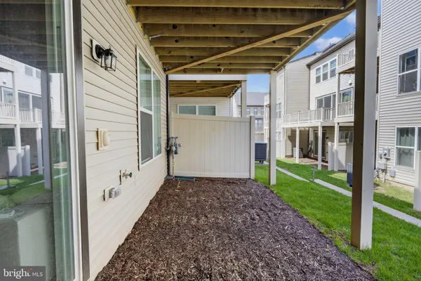 $865,000 | 4991 Longmire Way, Chantilly, VA 20151