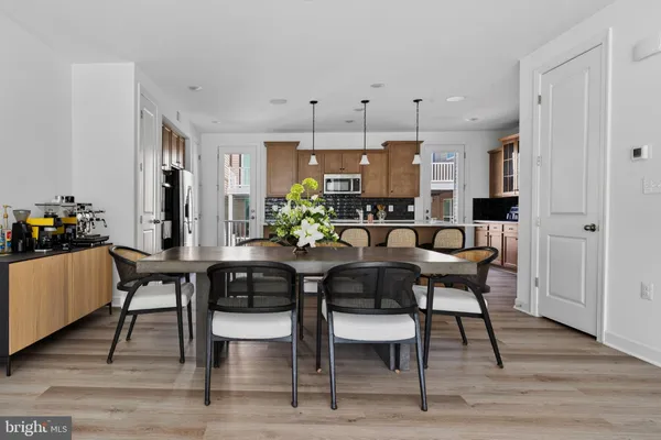 $865,000 | 4991 Longmire Way, Chantilly, VA 20151