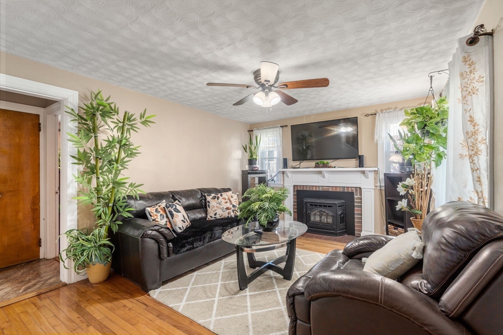 40 Manor Road Shrewsbury, MA 01545 - Photo 6 of 29