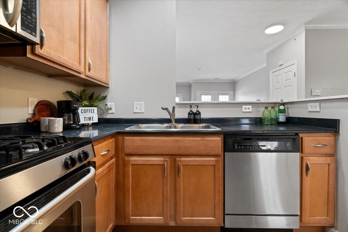 1117 Reserve Way Indianapolis, IN 46220 - Photo 11 of 30