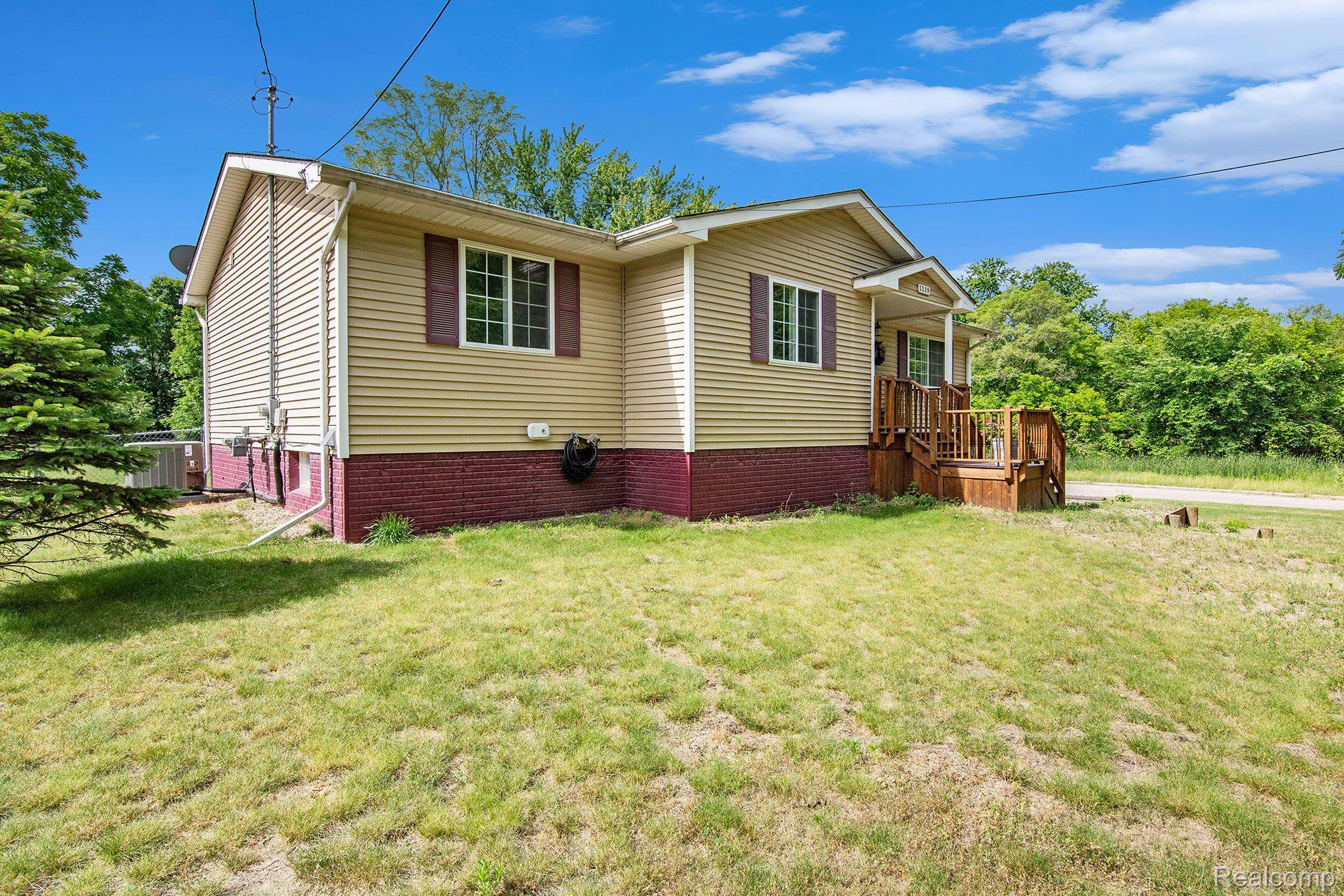 1319 Dauner Road Fenton, MI 48430 - Photo 3 of 15 Gallery Image 3