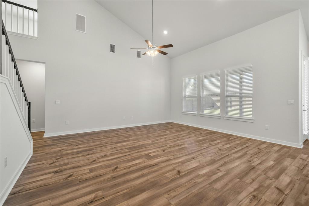113 Shadow Oak Cove Georgetown, TX 78628 - Photo 8 of 40 The soaring ceilings and wood-look flooring create an airy and inviting atmosphere.