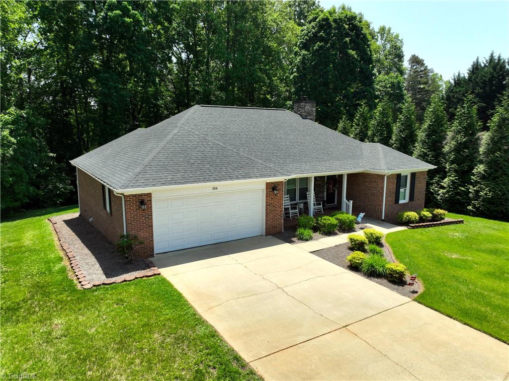 516 Lynchburg Road Pilot Mountain, NC 27041 - Photo 3 of 20