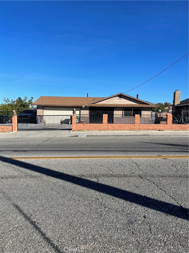 14327 Rodeo Drive Victorville, CA 92395 - Photo 3 of 37