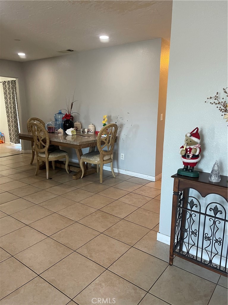 14327 Rodeo Drive Victorville, CA 92395 - Photo 32 of 37