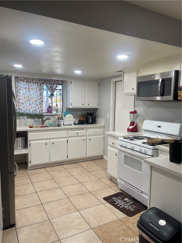 14327 Rodeo Drive Victorville, CA 92395 - Photo 33 of 37