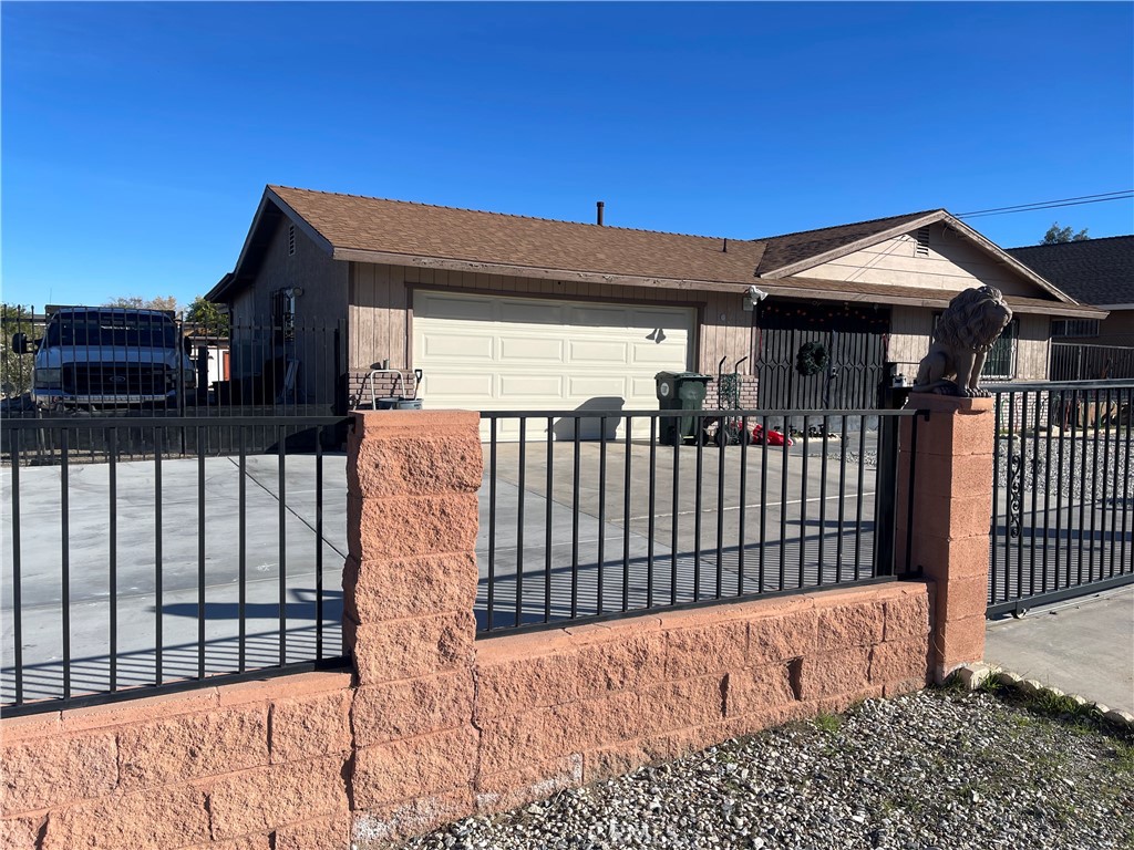 14327 Rodeo Drive Victorville, CA 92395 - Photo 6 of 37