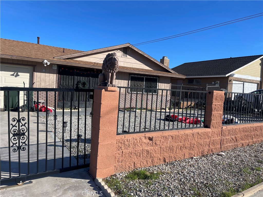 14327 Rodeo Drive Victorville, CA 92395 - Photo 7 of 37