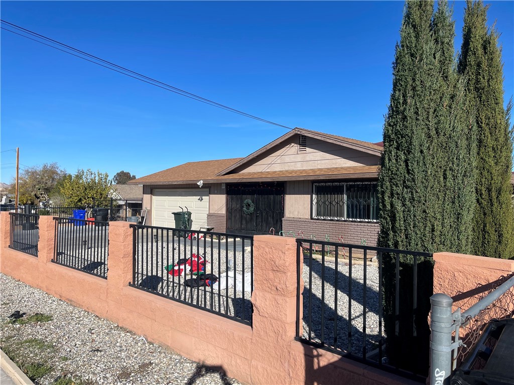 14327 Rodeo Drive Victorville, CA 92395 - Photo 8 of 37