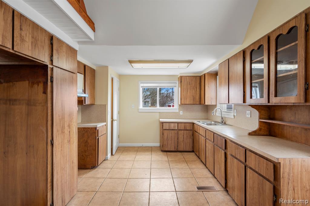 3320 Frembes Road Waterford, MI 48329 - Photo 8 of 17 Gallery Image 8