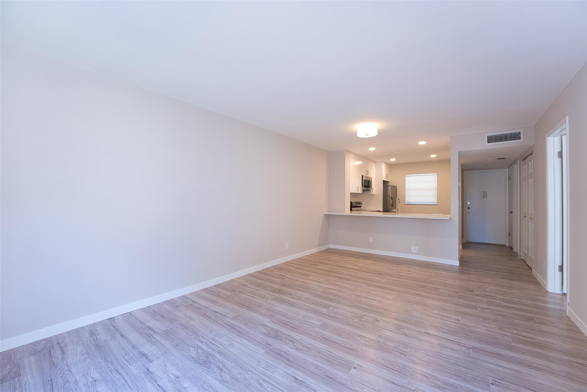 351 Cambridge Road, Unit 206 Hollywood, FL 33024 - Photo 9 of 14 Photo 9