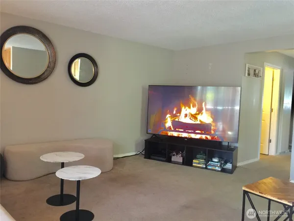 $2,200 | 12423 Northeast 131st Court, Unit E 306, Kirkland, WA 98034
